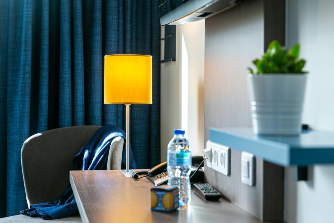 The Originals Boutique Hotel Restaurant Saint James, Montaigu-Vendee Buitenkant foto