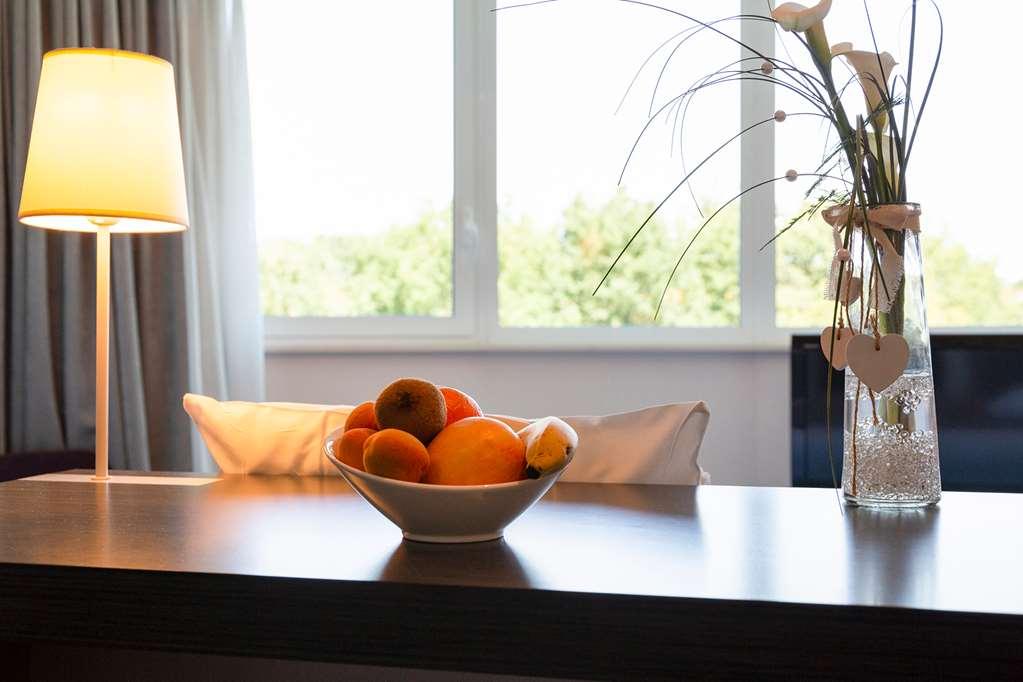 The Originals Boutique Hotel Restaurant Saint James, Montaigu-Vendee Voorzieningen foto