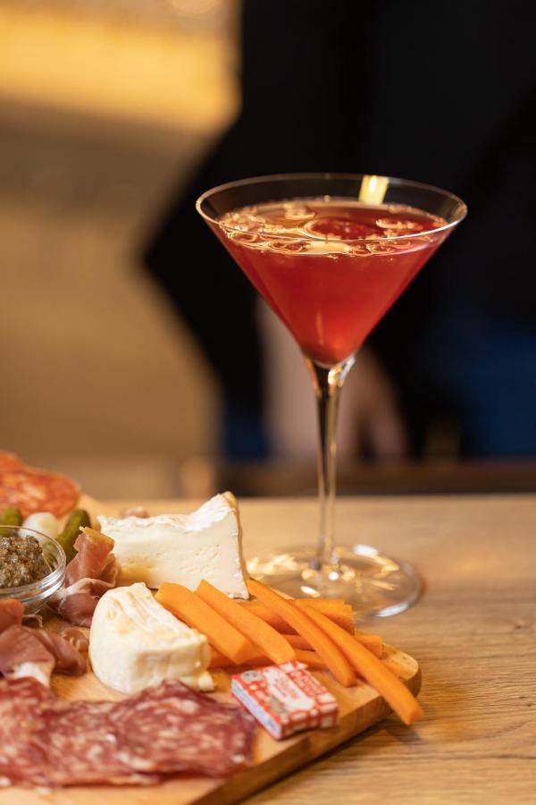 The Originals Boutique Hotel Restaurant Saint James, Montaigu-Vendee Buitenkant foto