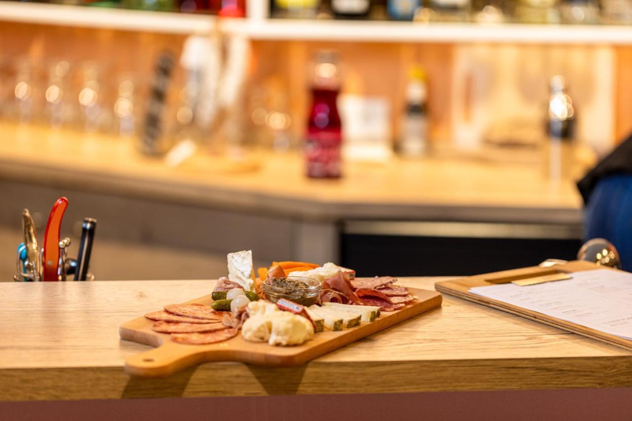 The Originals Boutique Hotel Restaurant Saint James, Montaigu-Vendee Buitenkant foto