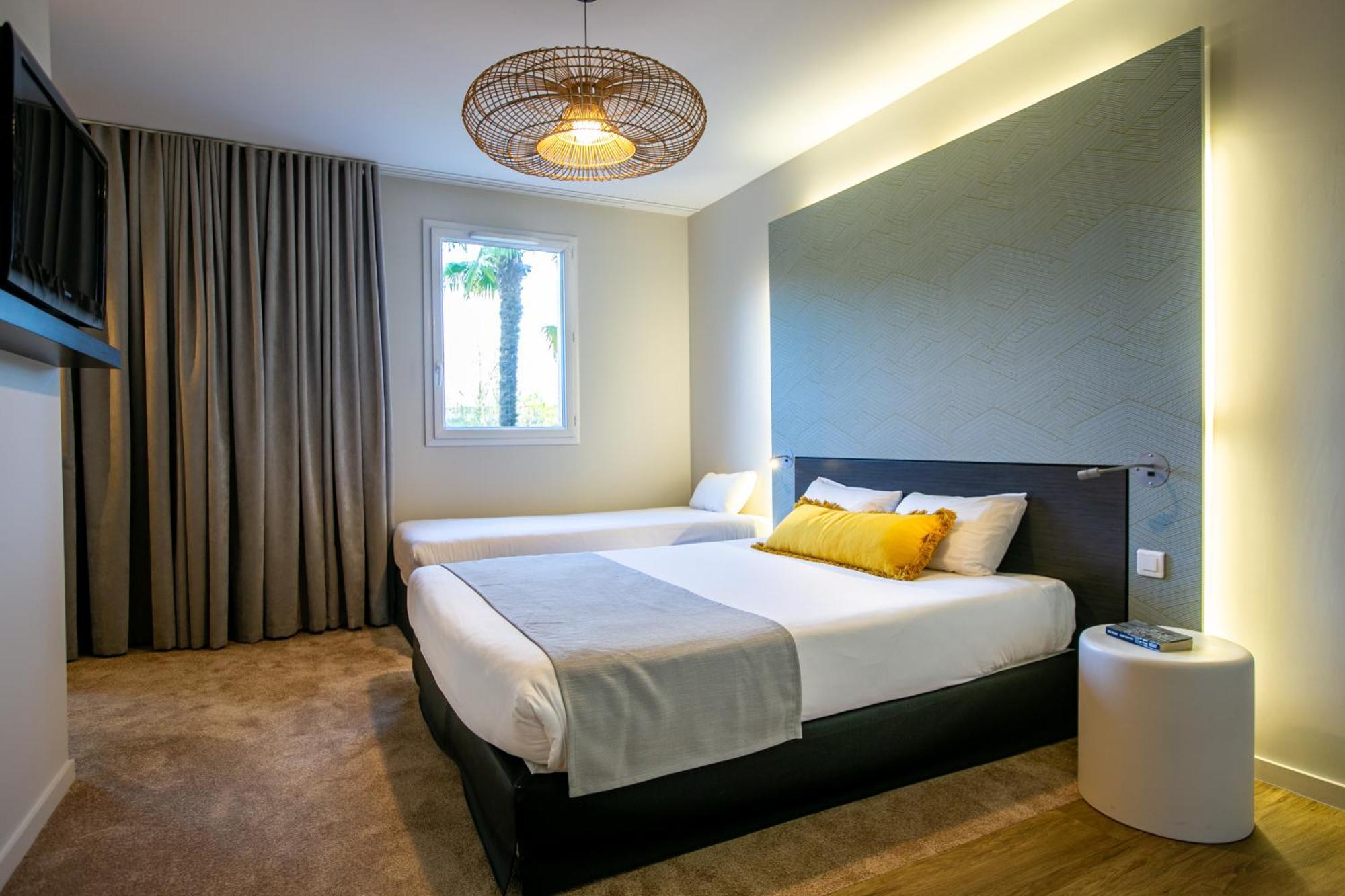 The Originals Boutique Hotel Restaurant Saint James, Montaigu-Vendee Buitenkant foto