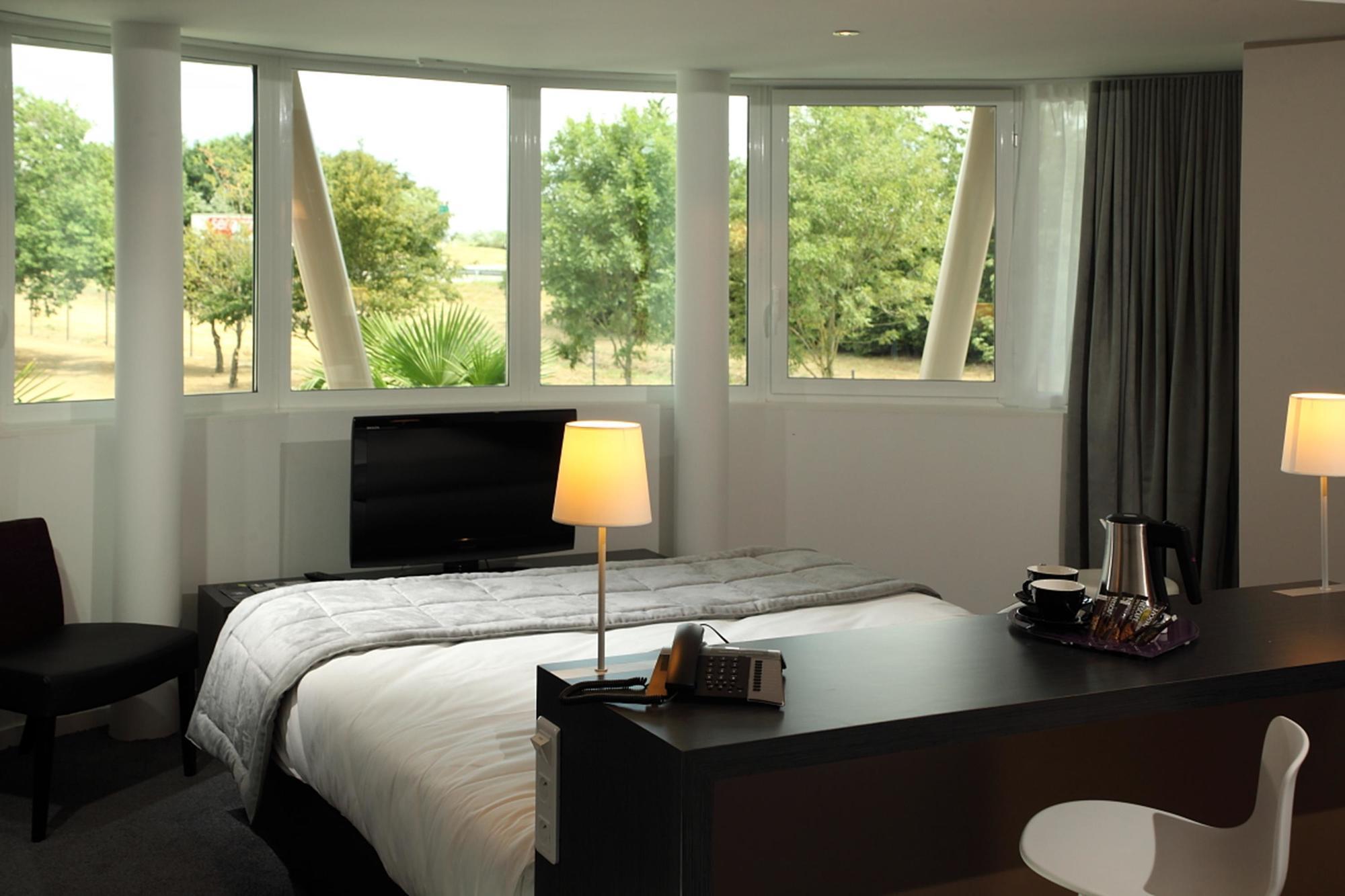 The Originals Boutique Hotel Restaurant Saint James, Montaigu-Vendee Buitenkant foto