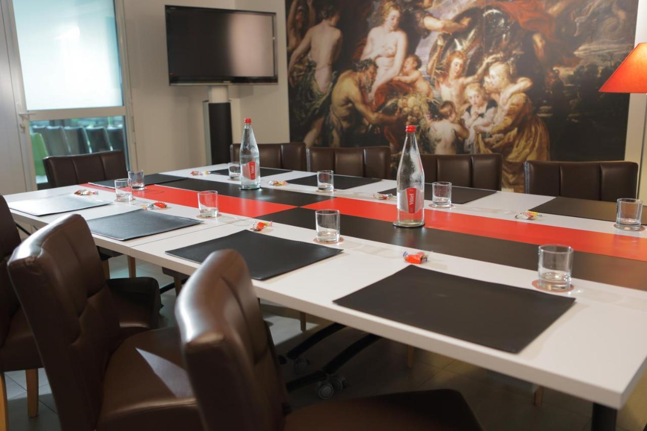 The Originals Boutique Hotel Restaurant Saint James, Montaigu-Vendee Buitenkant foto
